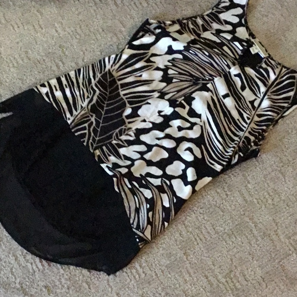 Dana Bachman sleeveless dressy top size M Like new